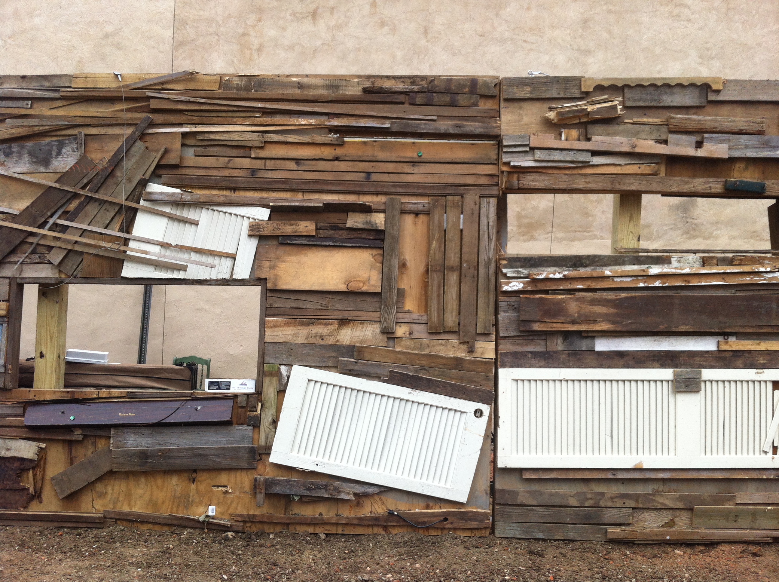 Greco/Wall of recycled wood