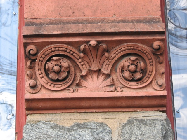 A floral Furness motif in the terra cotta detail of the building.