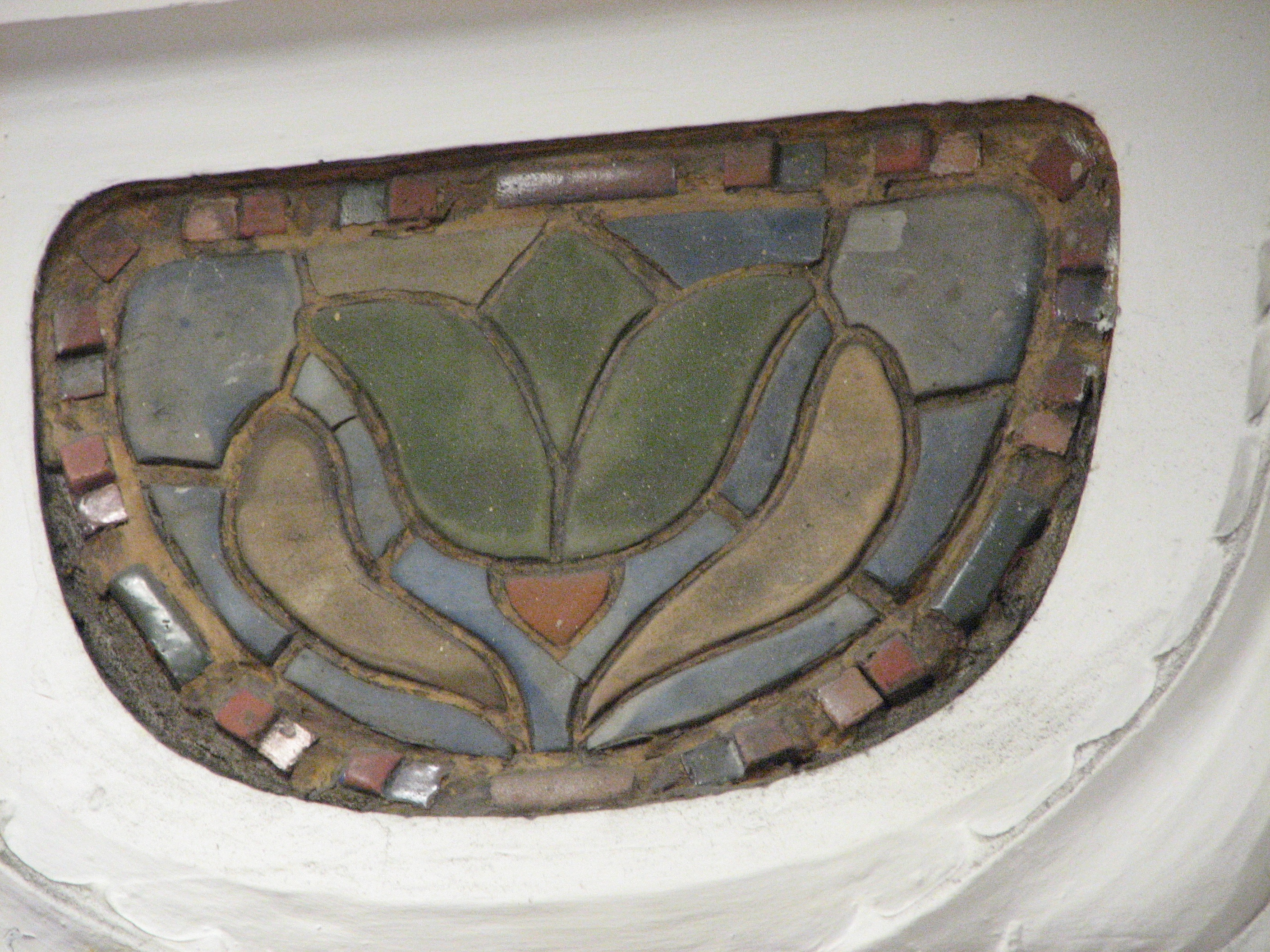Arts & Crafts motifs are found in the tiled details of the building.