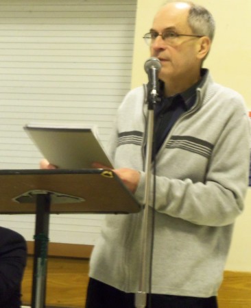 Phil Grutmacher reviews Lawncrest's top zoning issues at the January Community Association meeting. Photo/Shannon McDonald