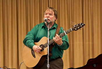 Danny Quinn playing and singing Danny Boy for WEL Pennypack residents. Photo/Michelle Alton