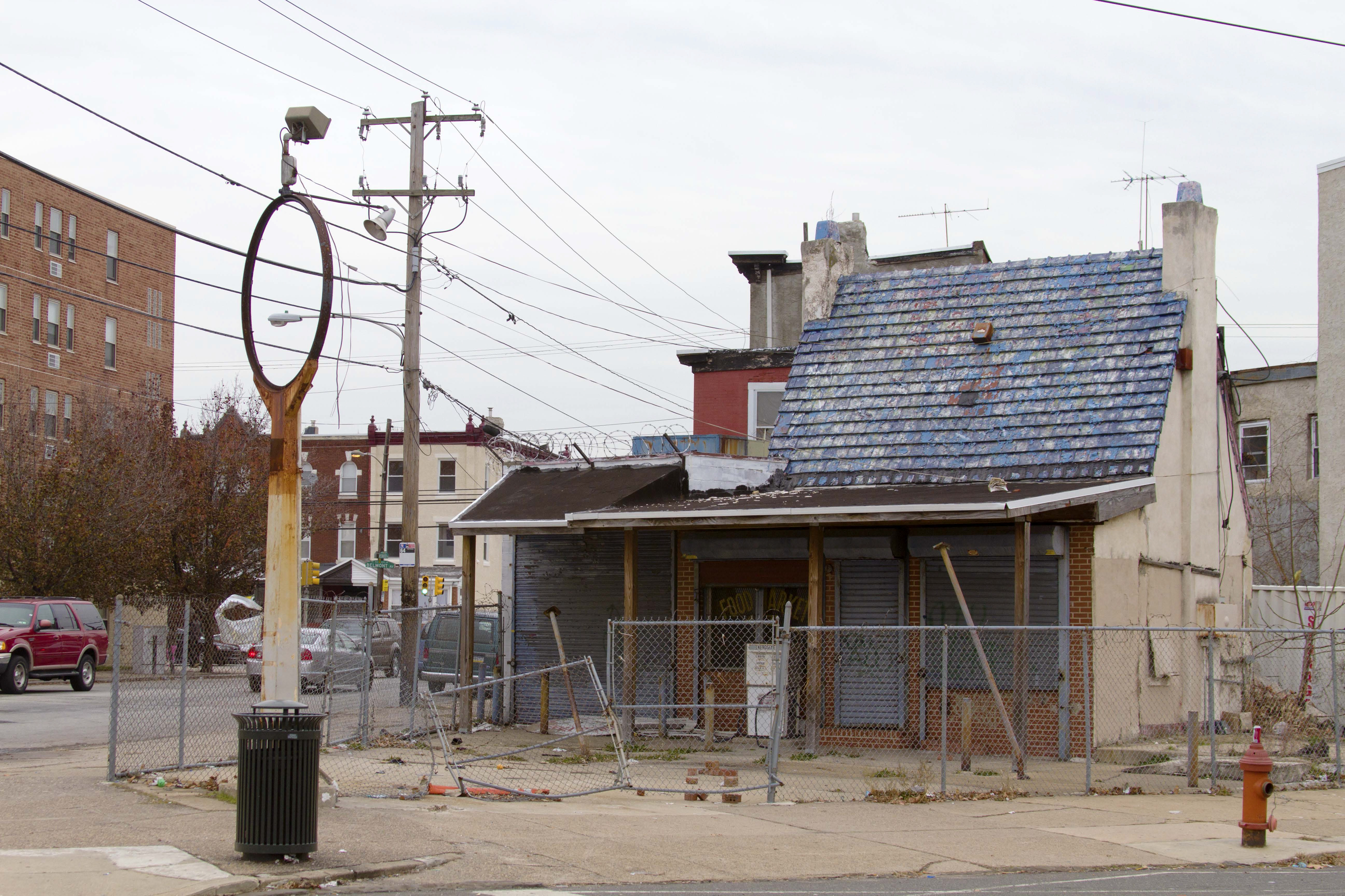 Current street view of the former Pure Oil Service Station on Lancaster and 44th. (photo by author)