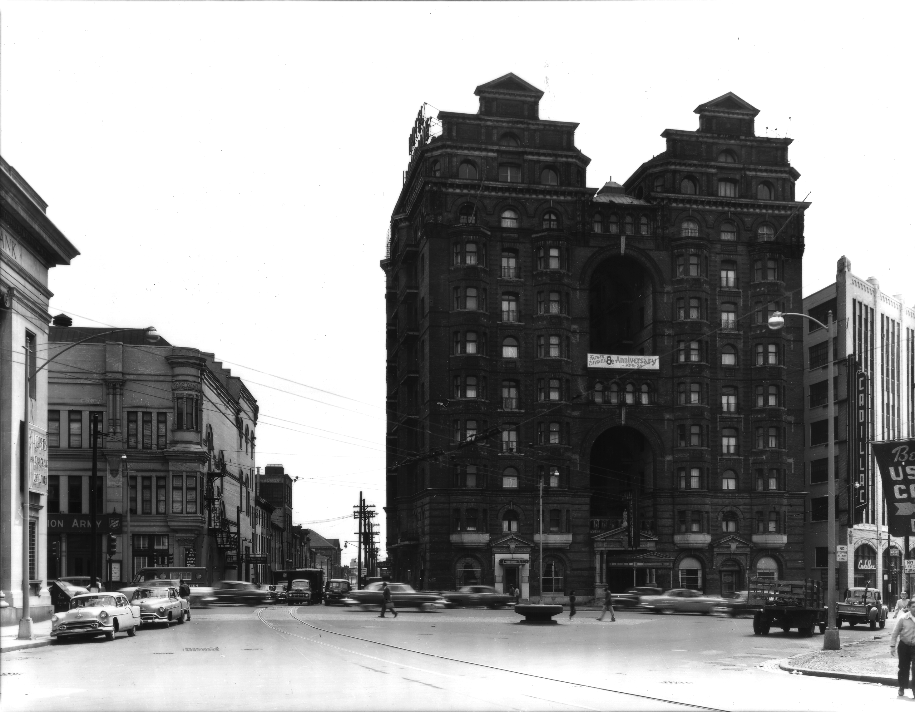 May 12, 1954: Divine Lorraine, Broad and Fairmount | Parker and Mullikin, Free Library of Philadelphia Print and Picture Collection 