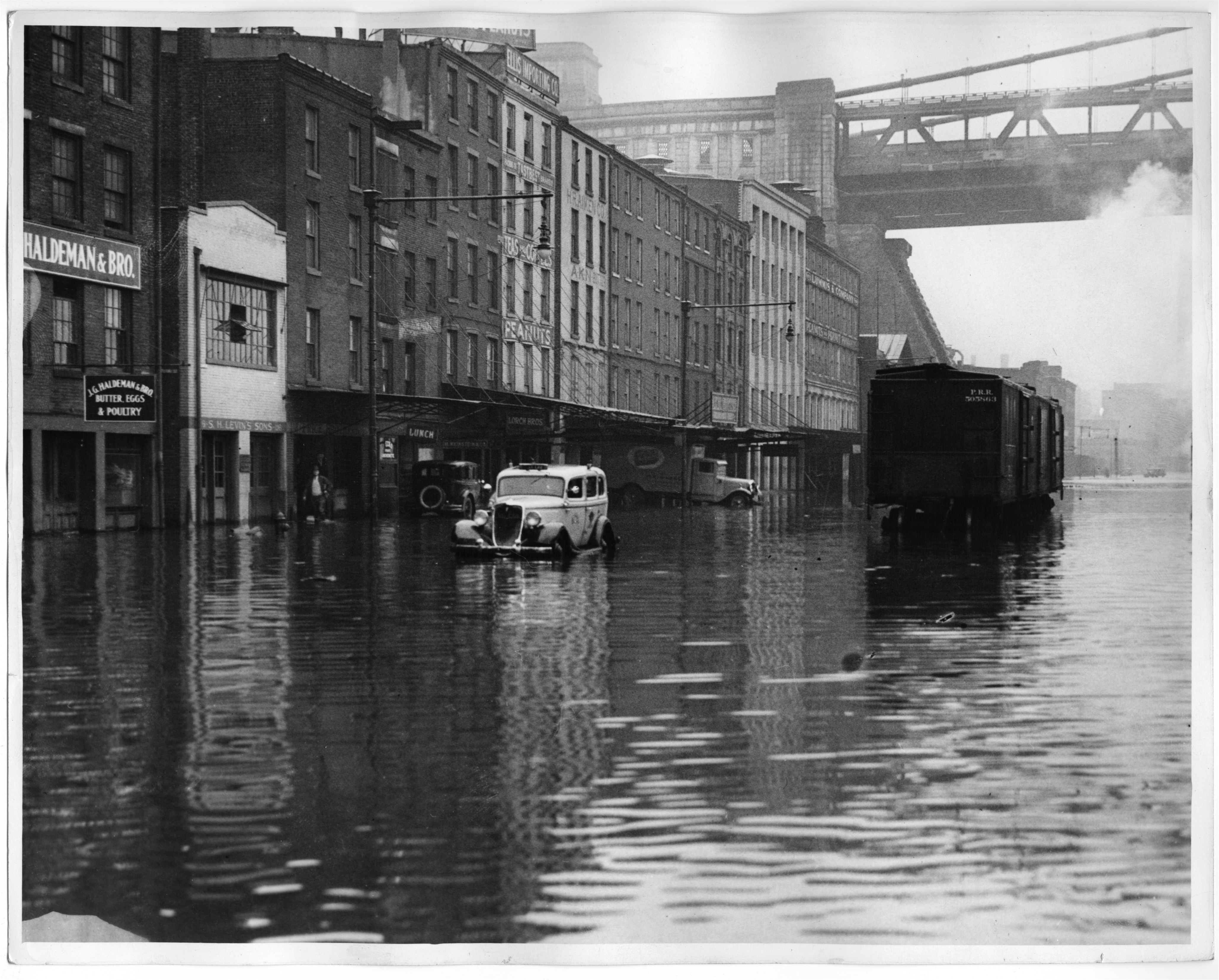Delaware Avenue flood, Record Number: 748 Collection: Philadelphia Record Photograph Morgue [V07], Folder Number: FF 994 Reproduction restrictions: Unknown Address: 116 Delaware Avenue, Philadelphia, PA 19106, USA Date of Original: 1930s
