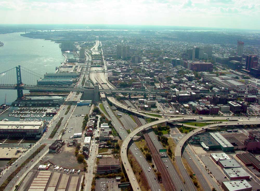 I-95, our very own waterfront highway. | photo by Bradley Maule, 2009