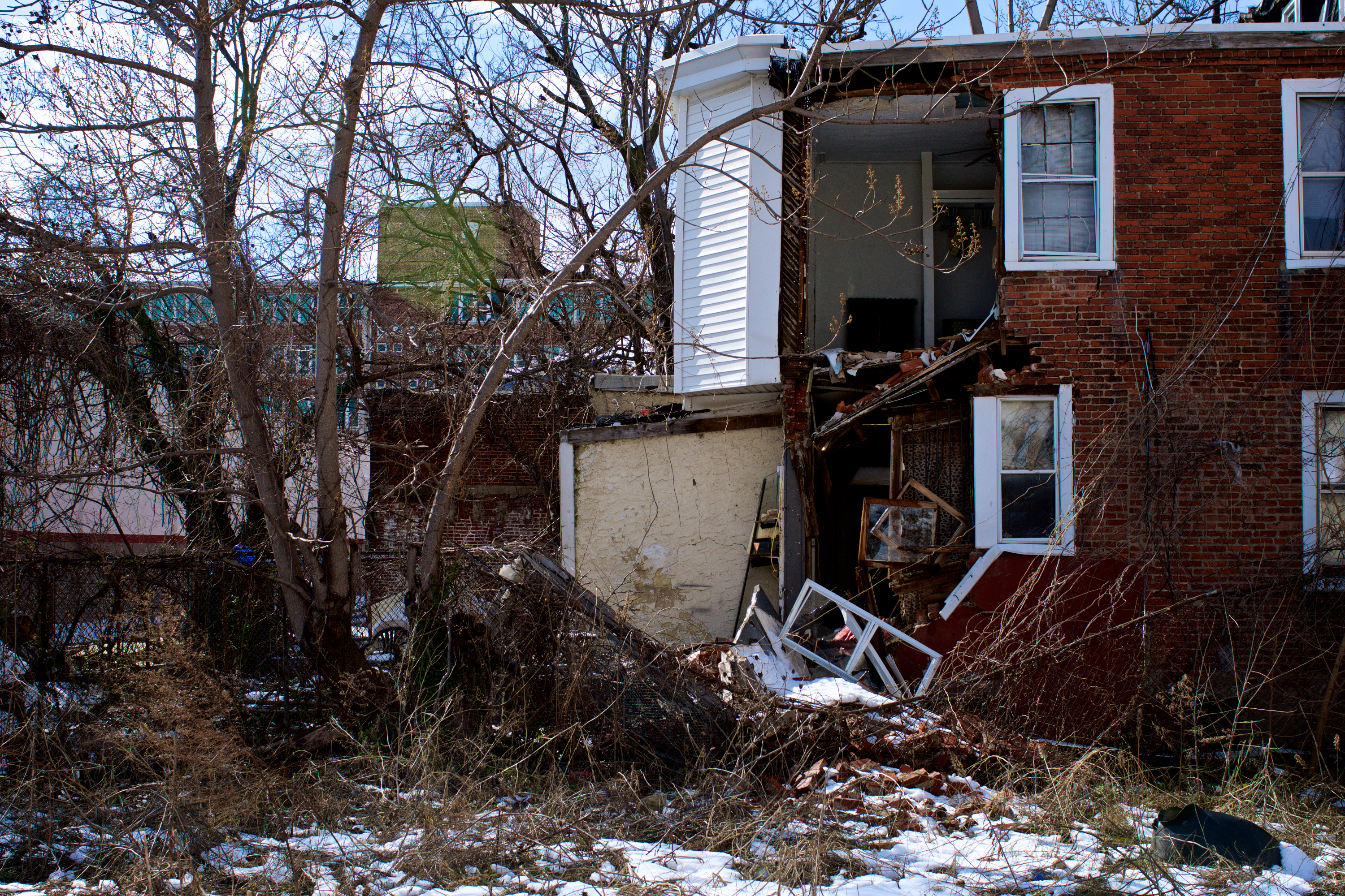 A blighted Strawberry Mansion home. (Bas Slabbers/WHYY)