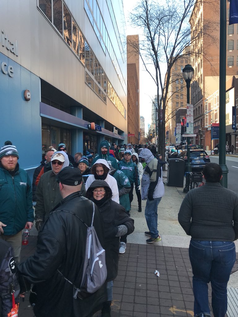 Eagles paradegoers wait in a line around the block to get on Patco. Credit: Laura Benshoff/WHYY