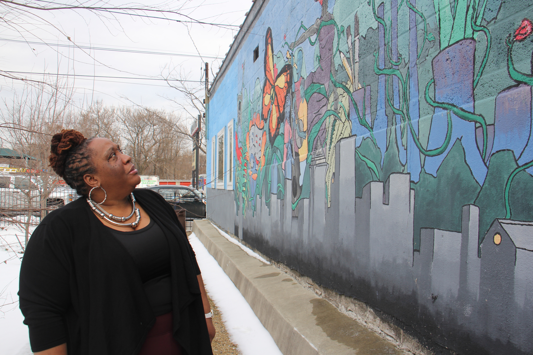 Erica Tunnell educates her neighborhoods about environmental threats. Credit: Emma Lee/WHYY