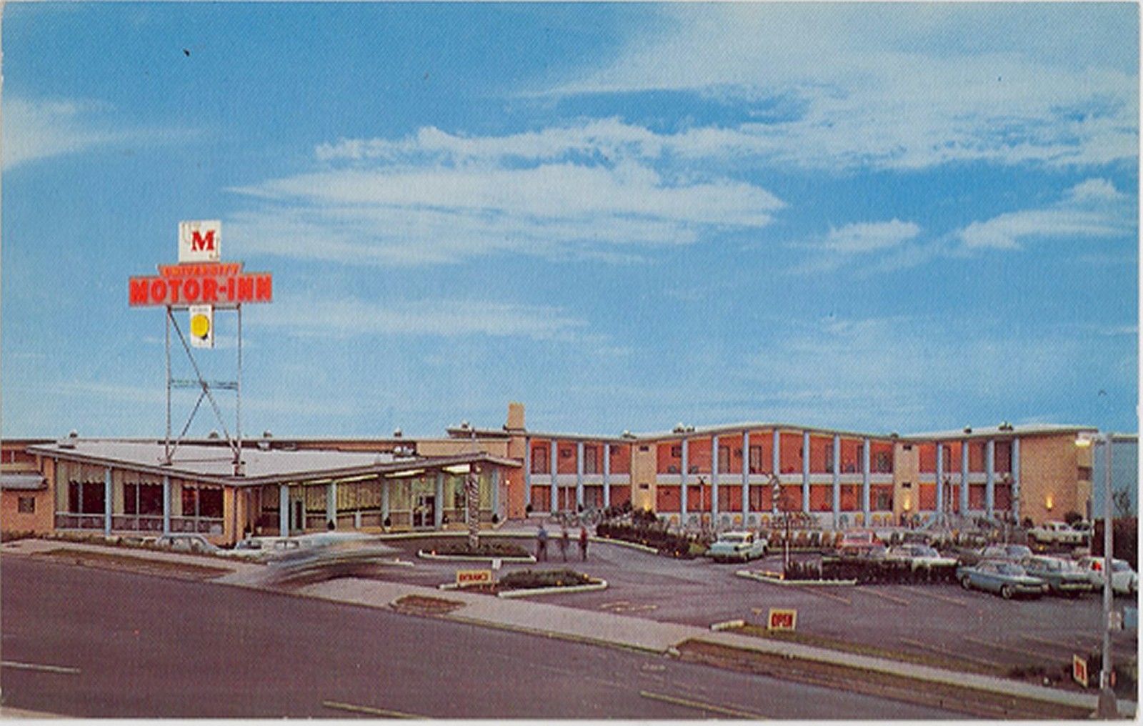 A postcard of University Motor Inn at 600 University Avenue in 1960. 