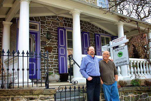 Bob Kershaw (l) & Robert Barton (r) in front of their historic house on Shurs lane in Manayunk (Bas Slabbers/for NewsWorks)