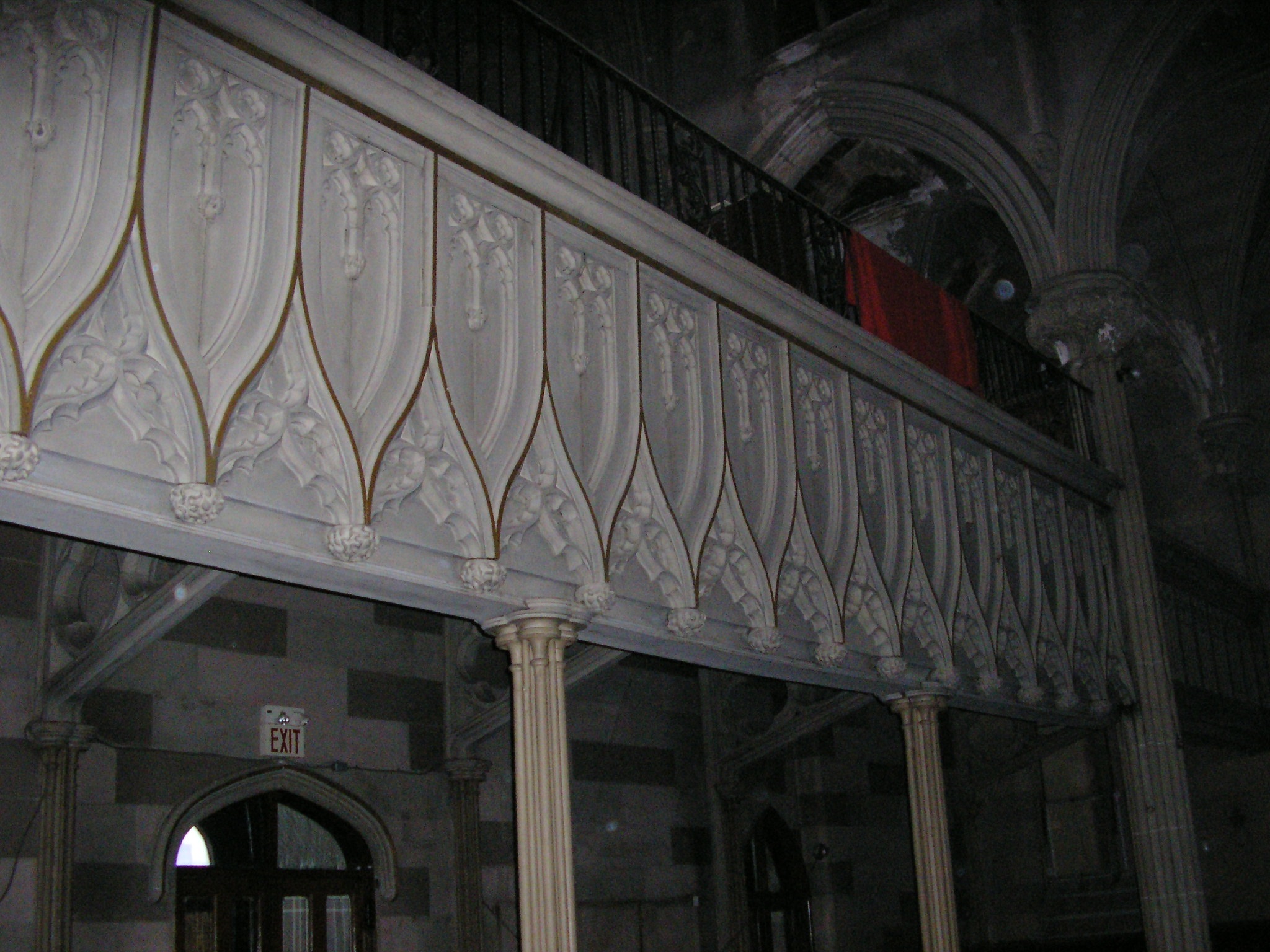 The interior decorative plaster was intact in 2007.