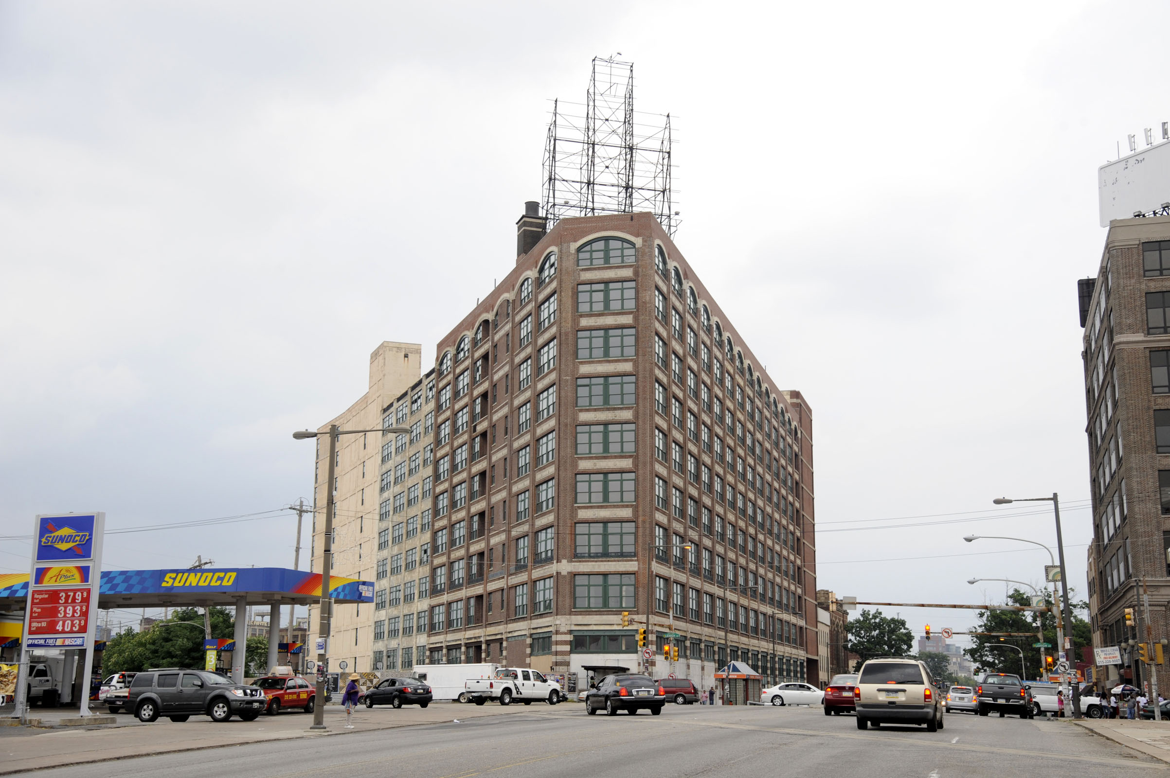 2700 North Broad, the old Botany 500 building, is slated to be sold at sheriff sale. (Clem Murray / Inquirer)
