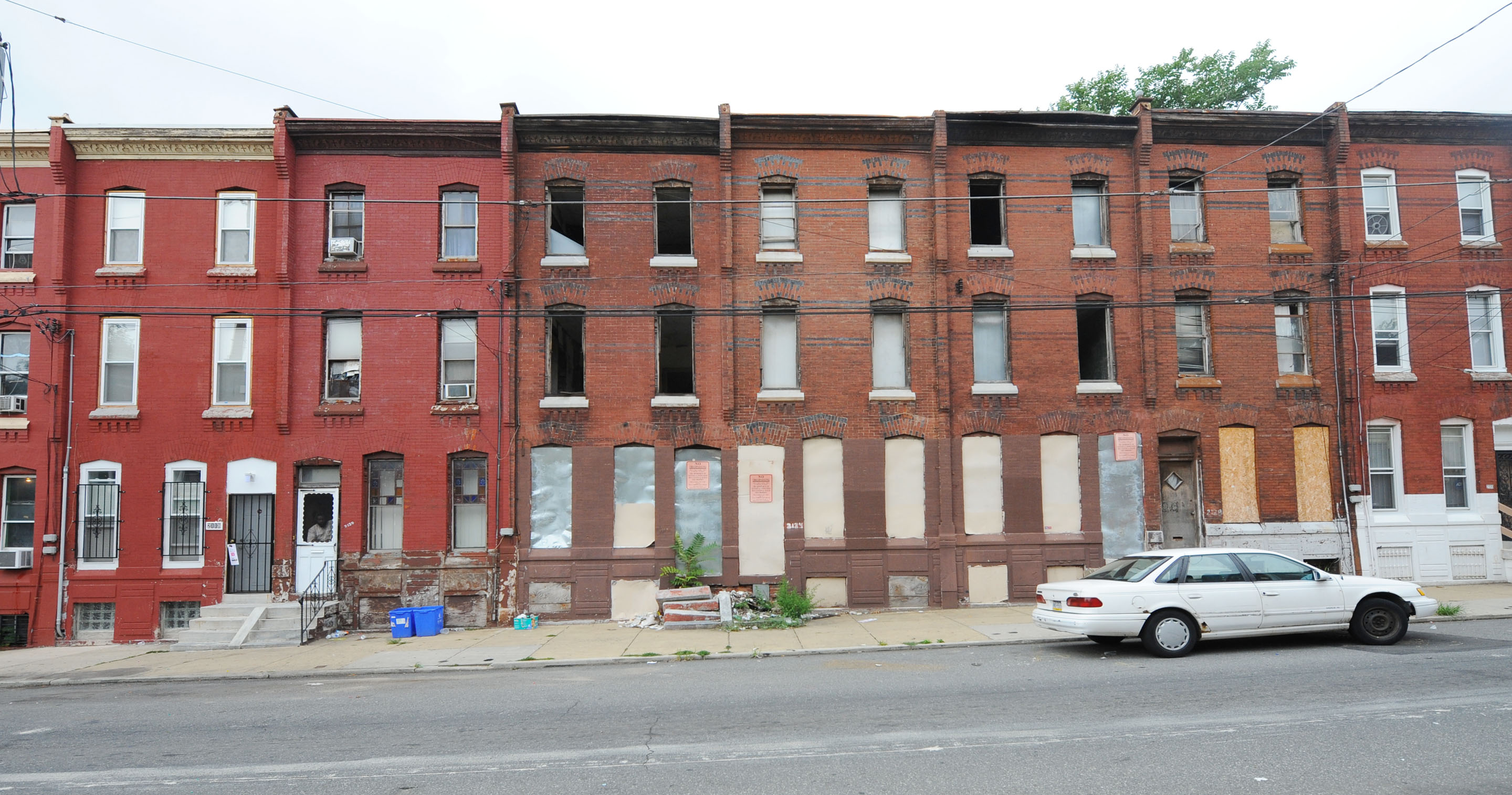 The 2100 block of N. 9th Street, full of abandoned and delinquent lots, near a major new development. (Clem Murray / Inquirer)