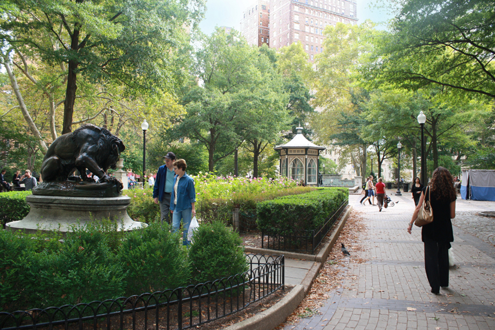 Passersby check out the Rittenhouse Square lion. Brian Wenrich, PCPC