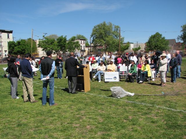 Mayor Nutter addresses the volunteers and residents of Francisville   on Saturday