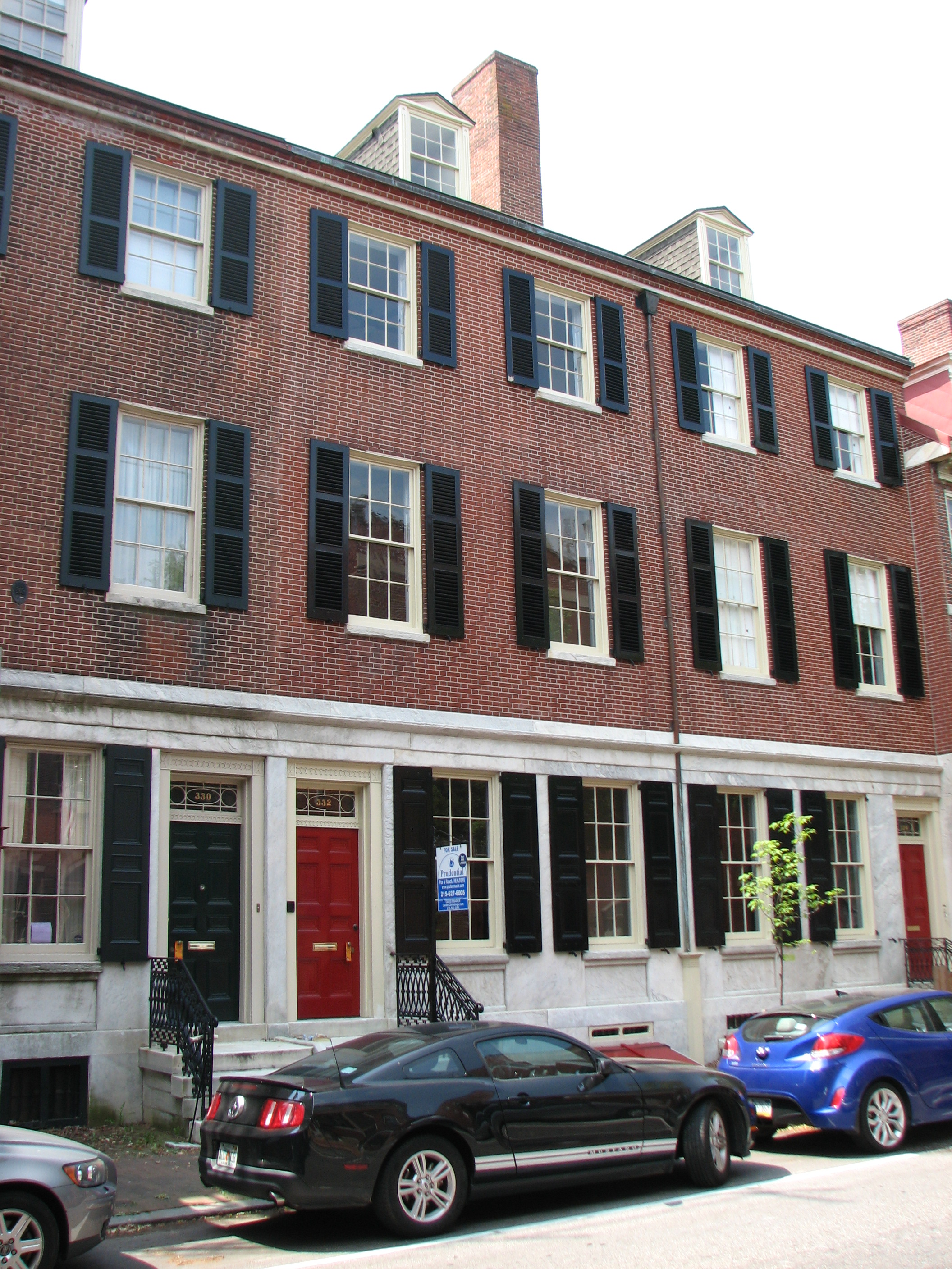 Girard Row was built by mason William Struthers from 1831 to 1837.