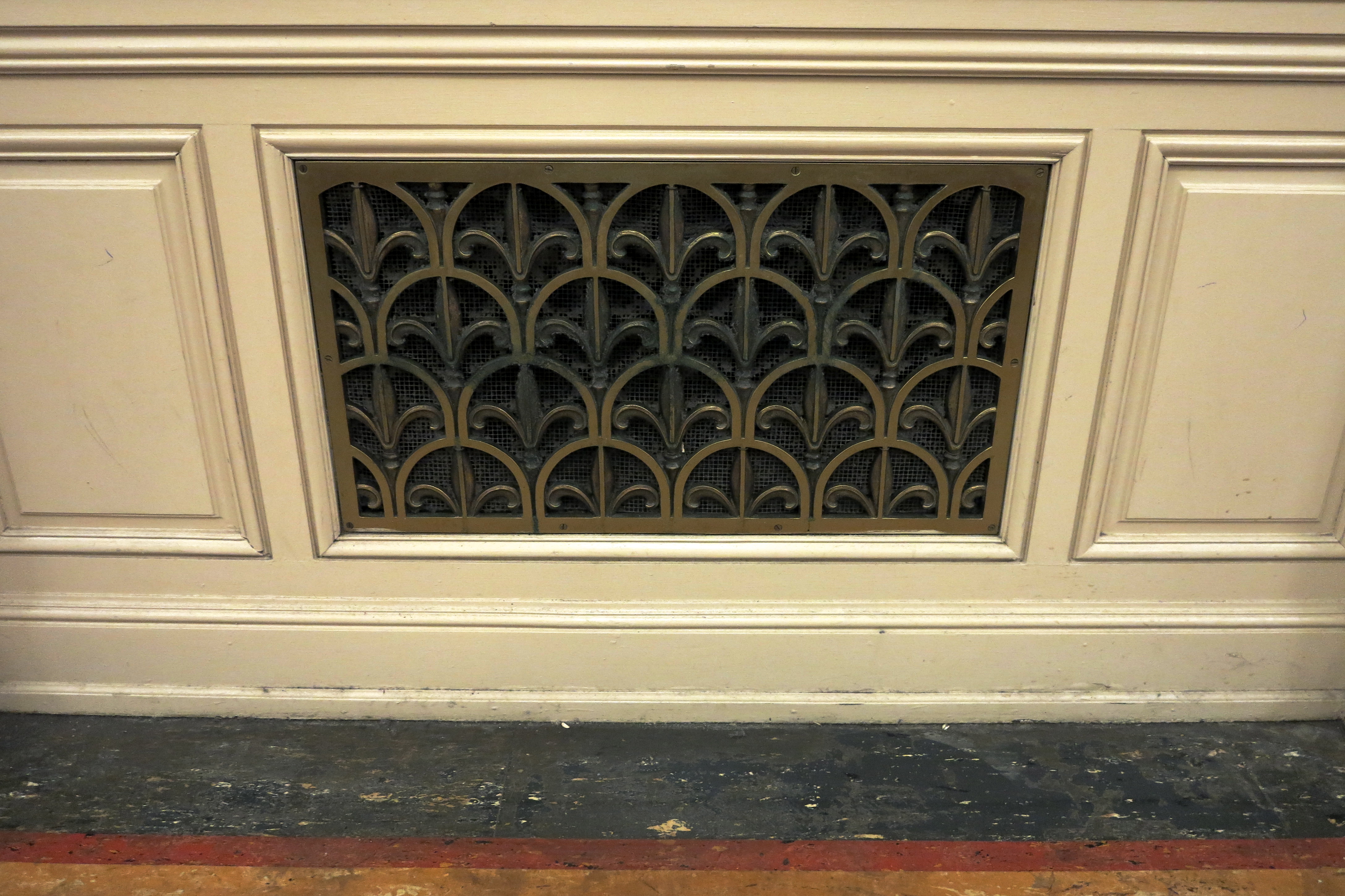 Brass grille, Family Court