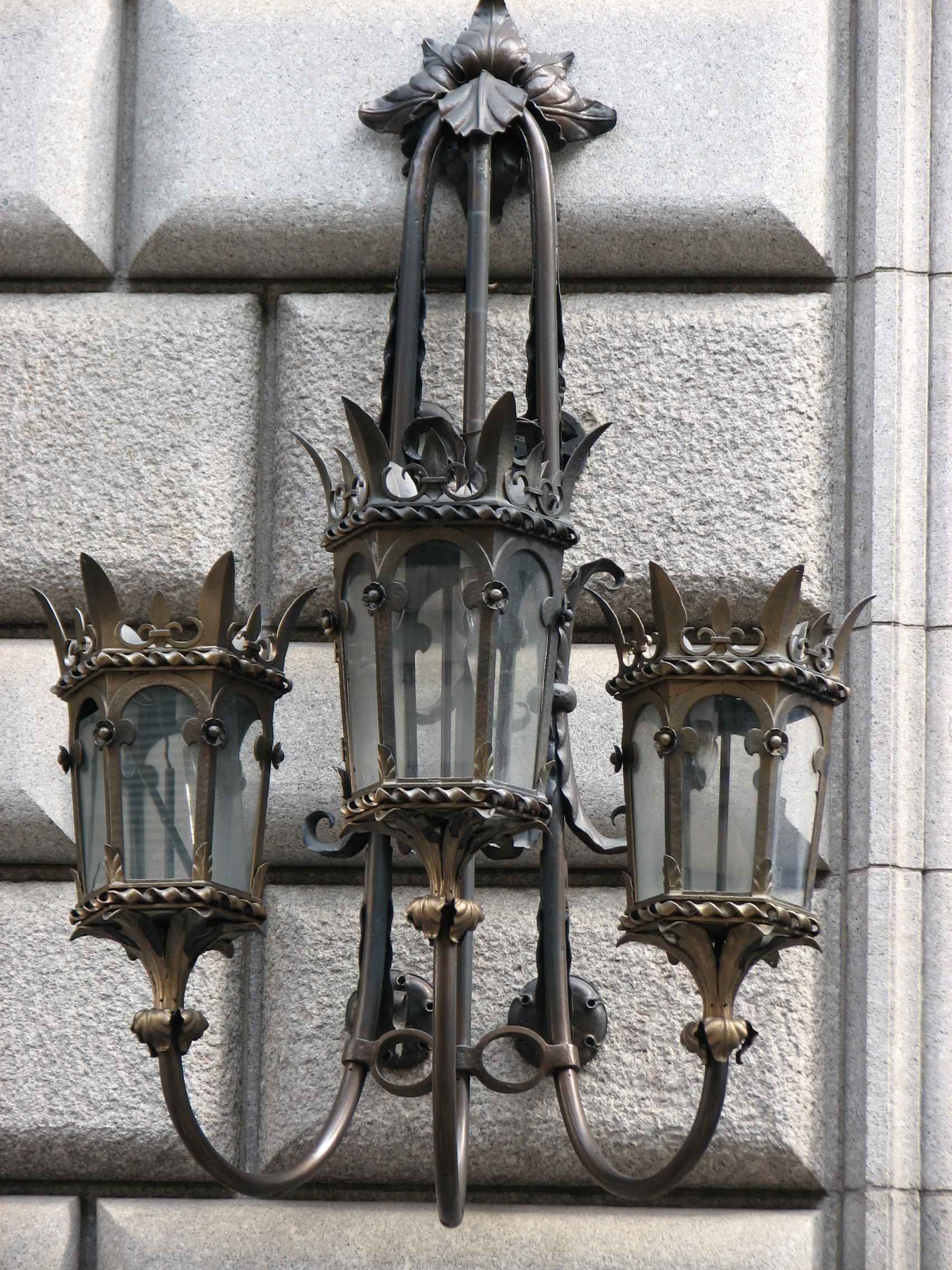 Lamps created by the renowned Philadelphia firm Samuel Yellin Iron Works still hang on either side of the main entrance.