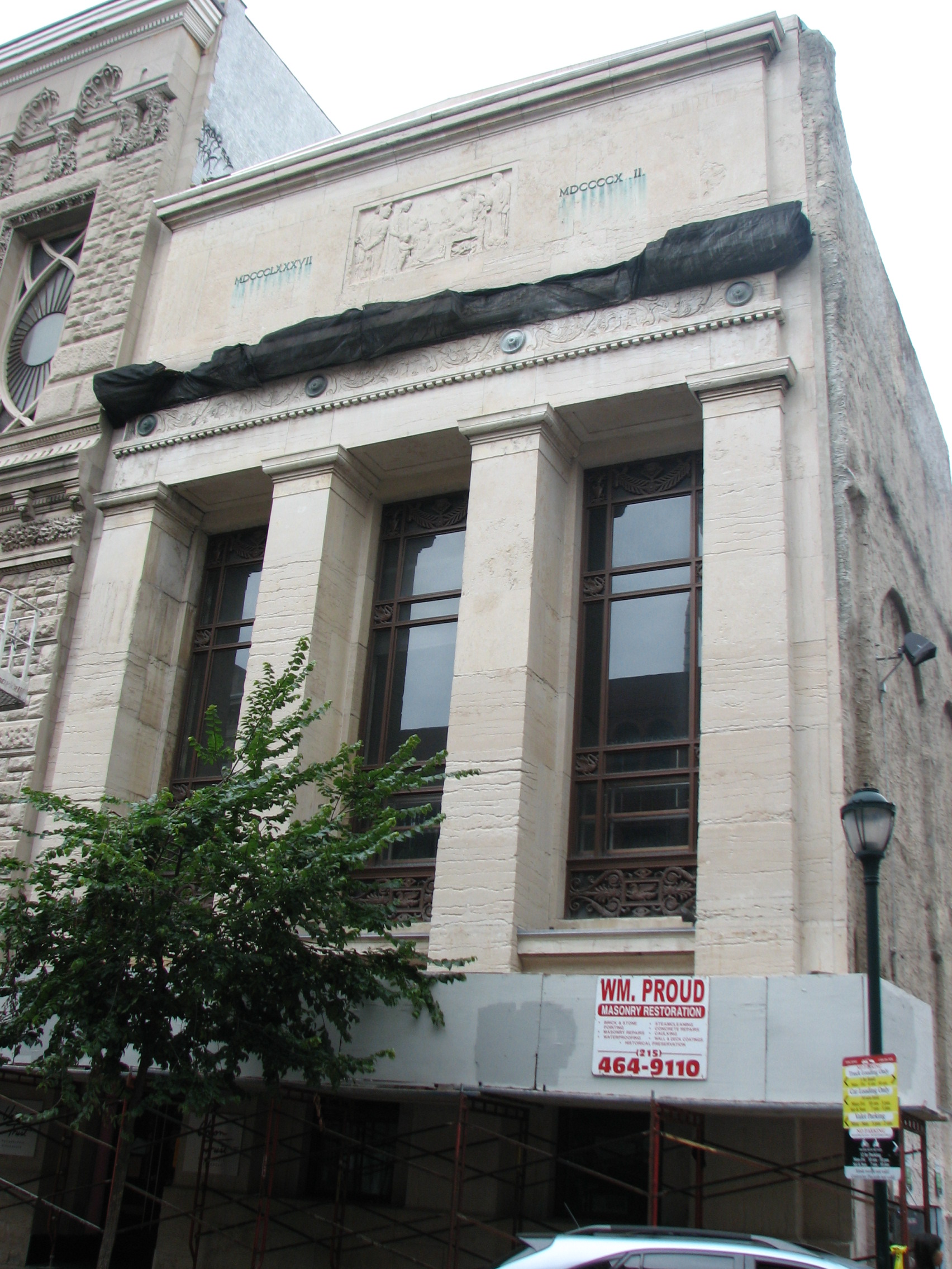 Paul Phillipe Cret designed the Art Deco bank building at 715-17 Chestnut St.