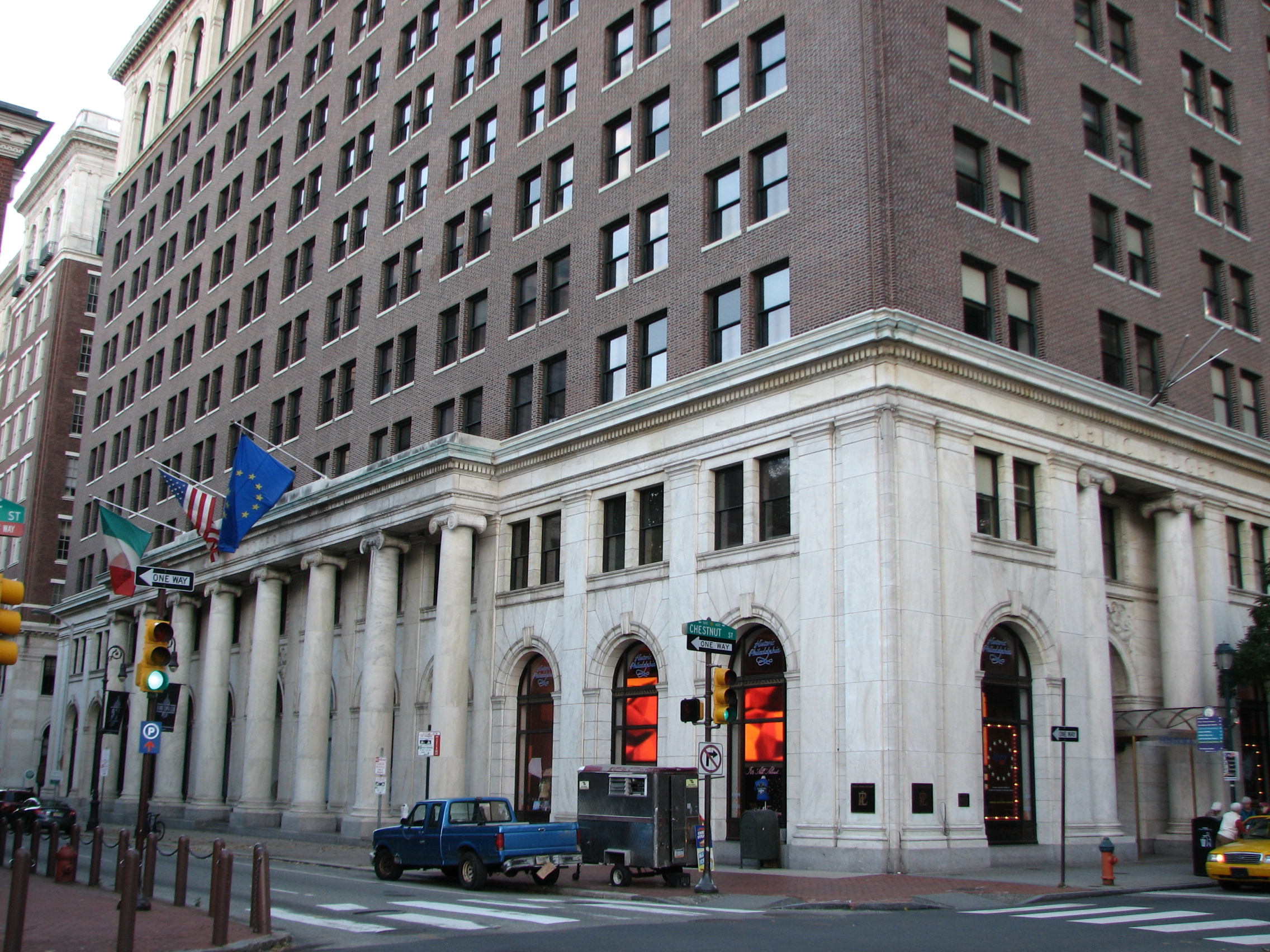 The Public Ledger Building, 6th and Chestnut Streets, was designed by architect Horace Trumbauer.