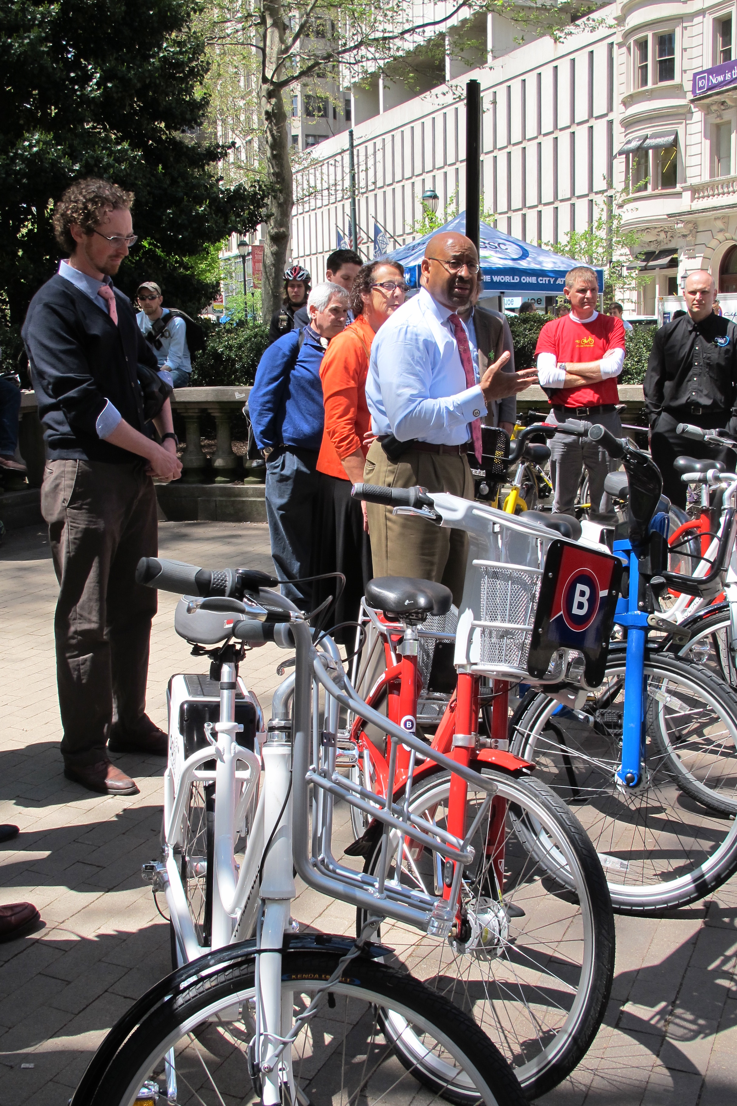 Mayor Nutter speaking at Tuesday's bike-share demonstration