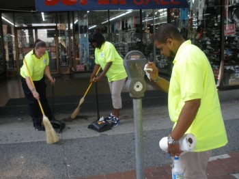 A Frankford SSD Detail Team keeps the 4600-block of Frankford Avenue clean. Photo provided by FSSD.