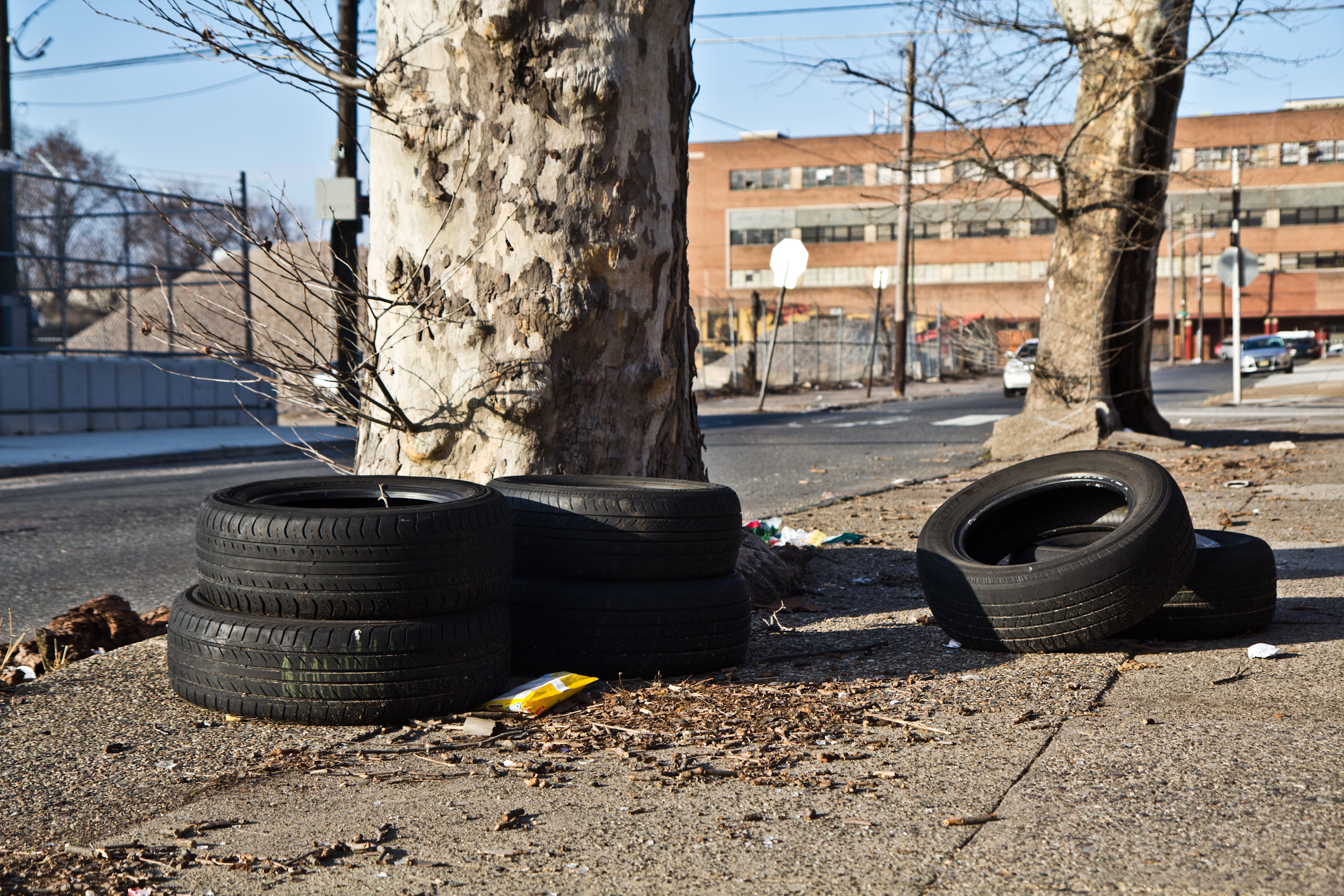 Ontario and C streets is rated a “3” on Philadelphia’s Litter Index. (Kimberly Paynter/WHYY)